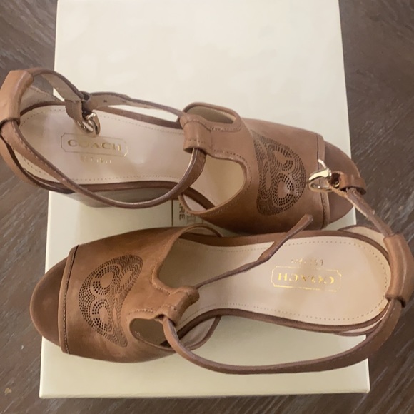 COACH heels New in Box - Picture 5 of 7